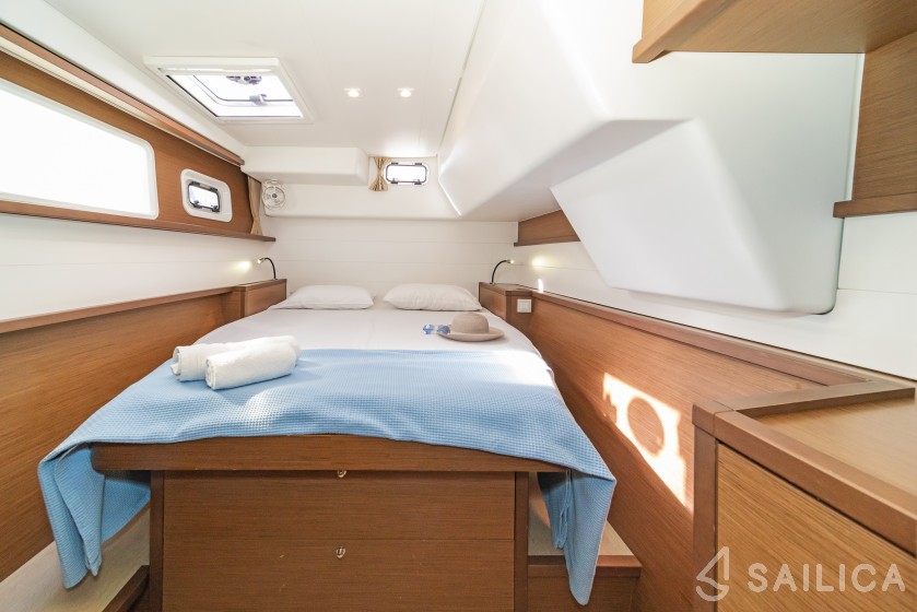 Lagoon 450  Flybridge - Yacht Charter Sailica