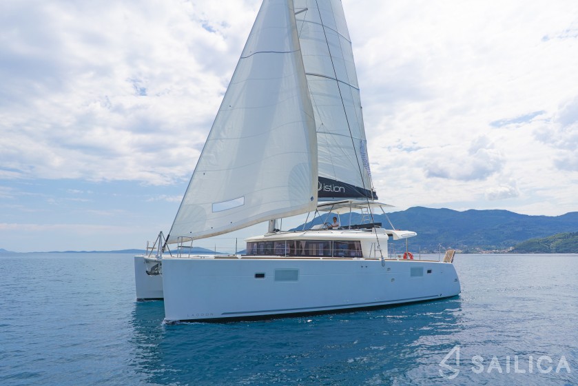 Lagoon 450  Flybridge - Yacht Charter Sailica