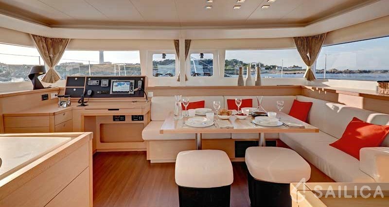 Lagoon 450  Flybridge - Yacht Charter Sailica