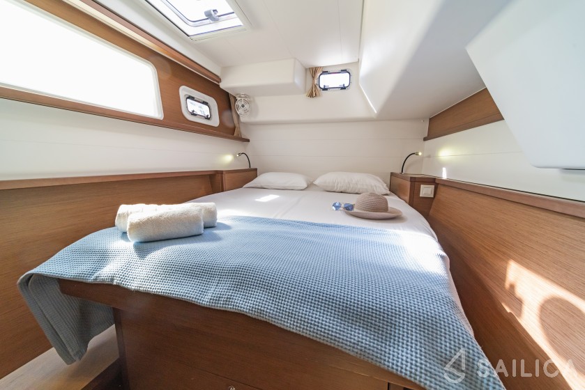 Lagoon 450  Flybridge - Yacht Charter Sailica