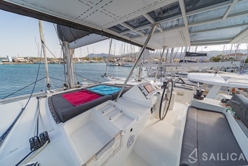 Lagoon 450  Flybridge - Yacht Charter Sailica