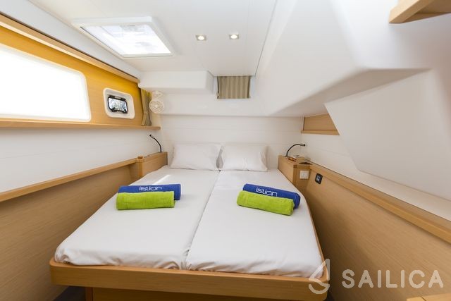 Lagoon 450  Flybridge - Yacht Charter Sailica