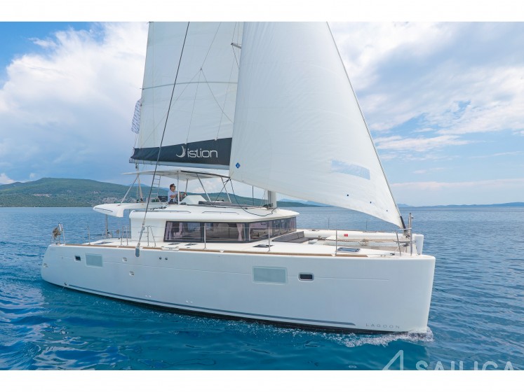 Lagoon 450  Flybridge - Yacht Charter Sailica
