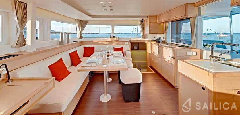 Lagoon 450  Flybridge - Yacht Charter Sailica