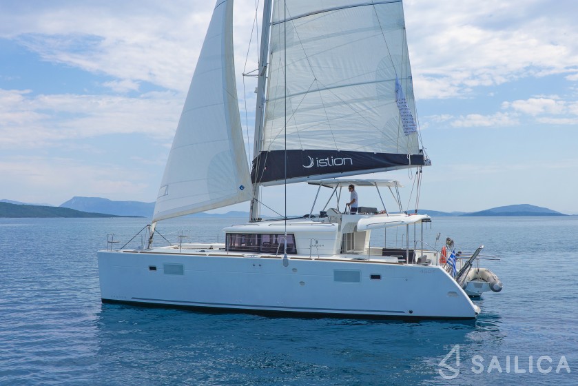 Lagoon 450  Flybridge - Yacht Charter Sailica