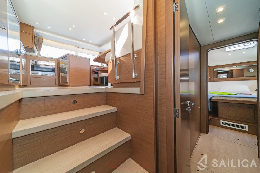 Lagoon 450  Flybridge - Yacht Charter Sailica