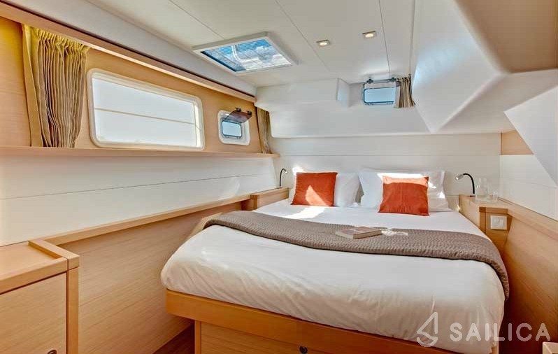 Lagoon 450  Flybridge - Yacht Charter Sailica