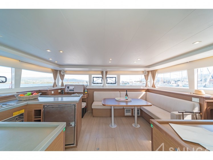 Lagoon 450  Flybridge - Yacht Charter Sailica