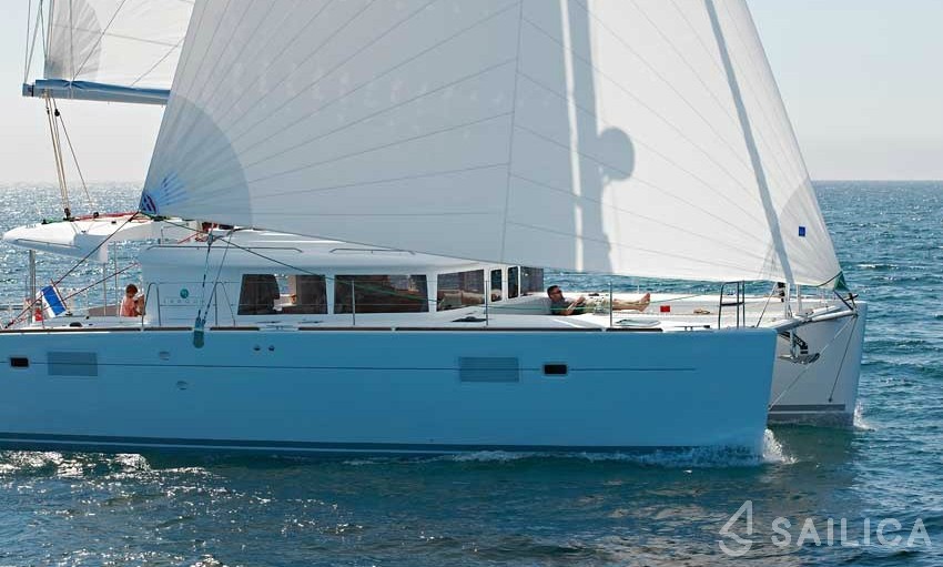 Lagoon 450  Flybridge - Yacht Charter Sailica