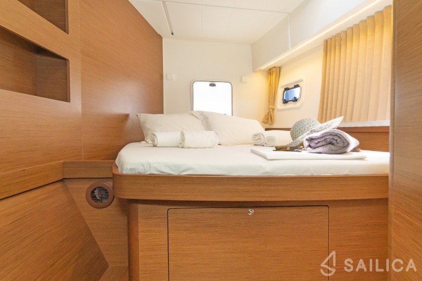 Lagoon 42 - Yacht Charter Sailica