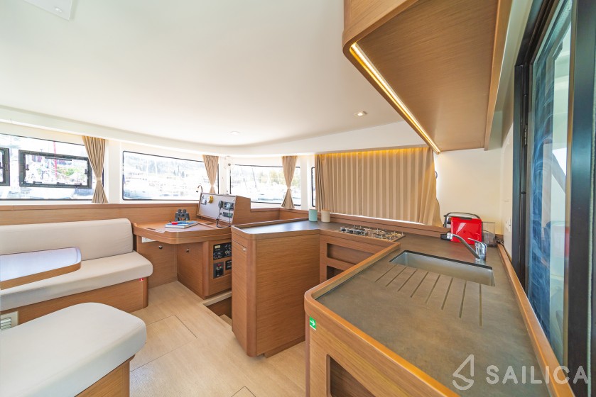Lagoon 42 - Yacht Charter Sailica