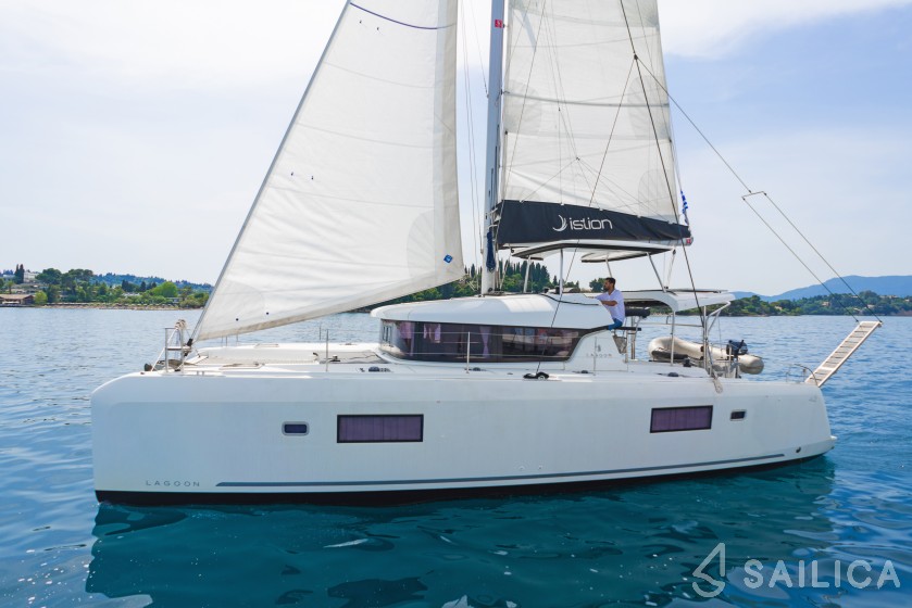 Lagoon 42 - Yacht Charter Sailica