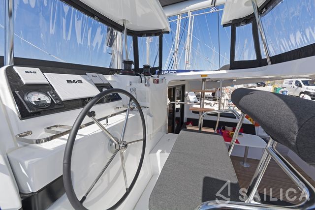 Lagoon 42 - Yacht Charter Sailica