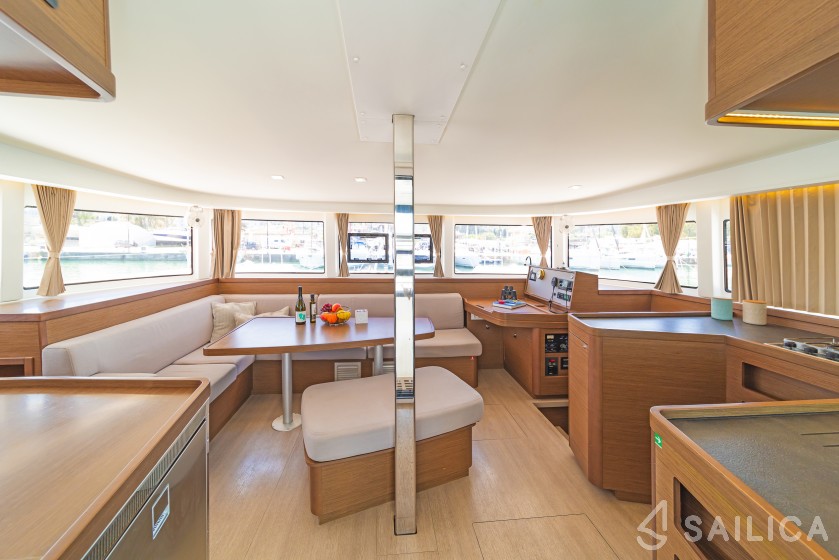 Lagoon 42 - Yacht Charter Sailica