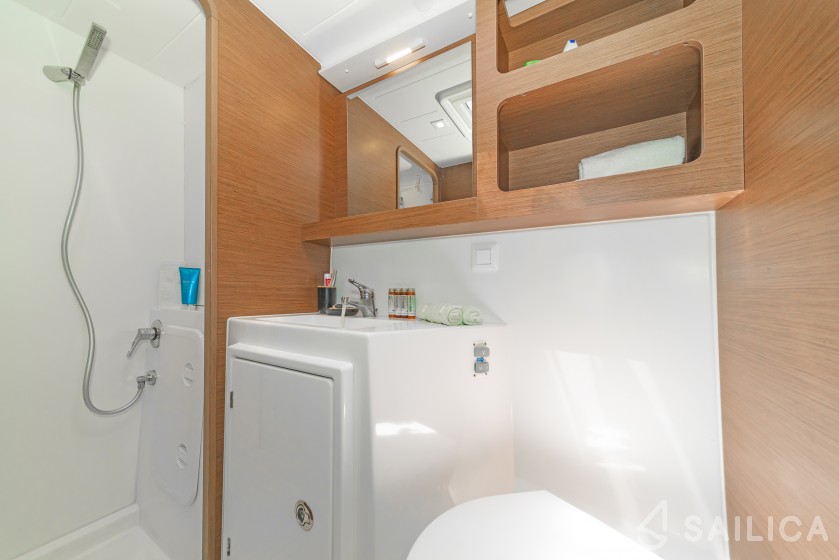 Lagoon 42 - Yacht Charter Sailica