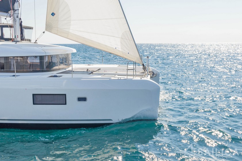 Lagoon 42 - Yacht Charter Sailica