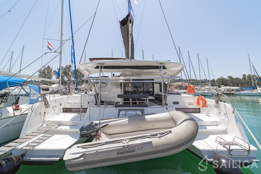 Lagoon 42 - Yacht Charter Sailica