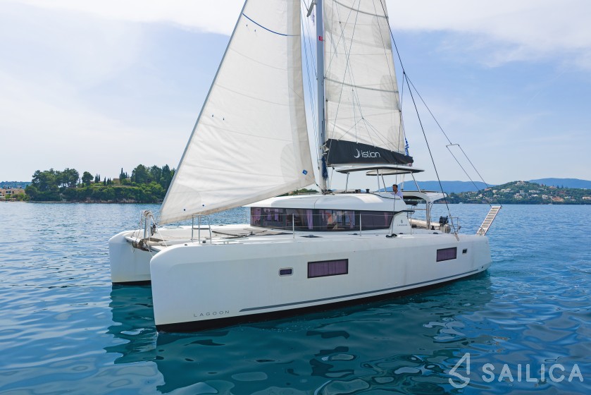 Lagoon 42 - Yacht Charter Sailica