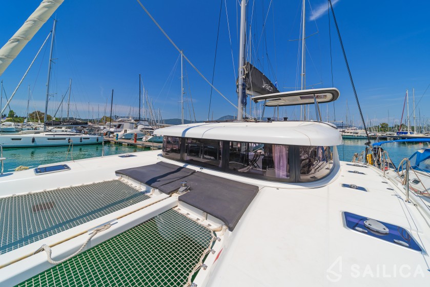 Lagoon 42 - Yacht Charter Sailica