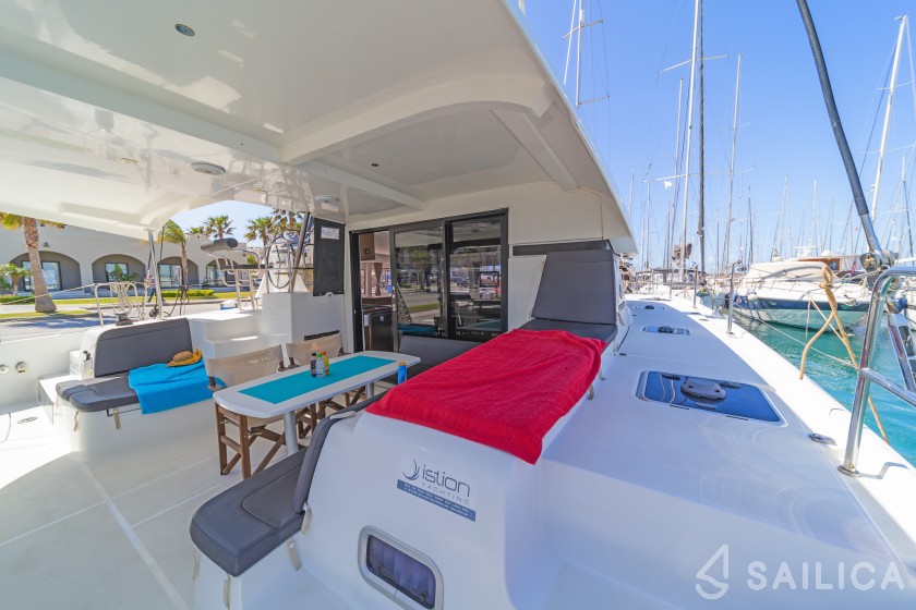 Lagoon 42 - Yacht Charter Sailica
