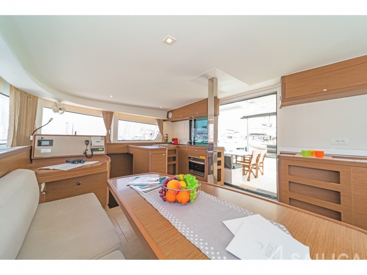 Lagoon 42 - Yacht Charter Sailica