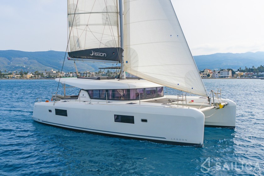 Lagoon 42 - Yacht Charter Sailica