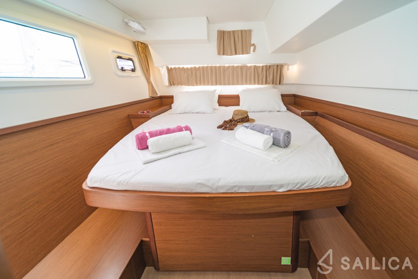 Lagoon 42 - Yacht Charter Sailica