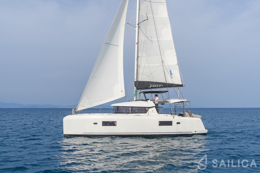 Lagoon 42 - Yacht Charter Sailica