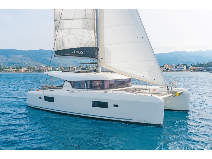 Lagoon 42 - Yacht Charter Sailica