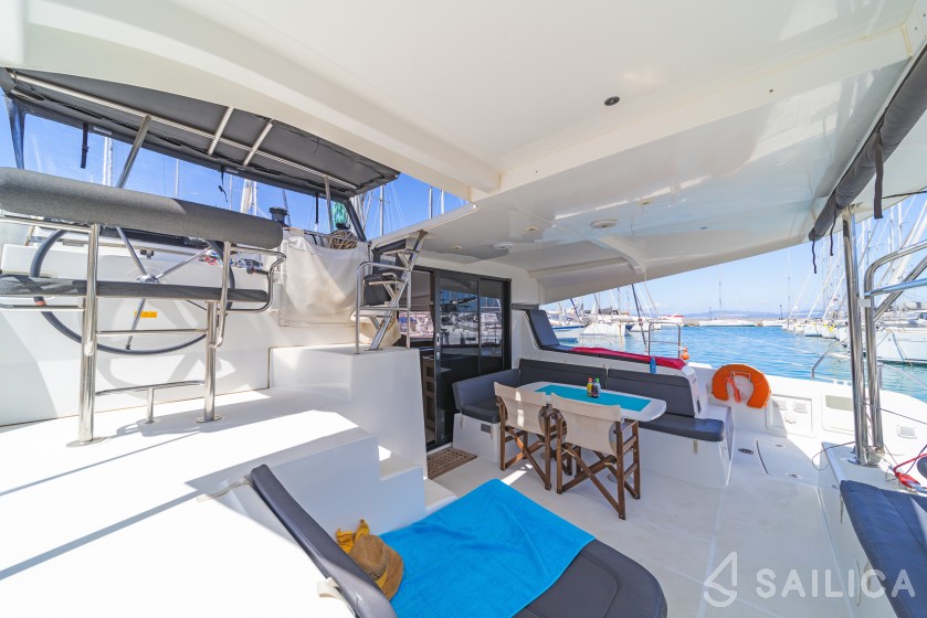 Lagoon 42 - Yacht Charter Sailica