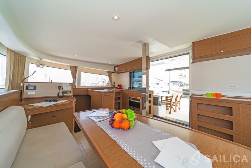 Lagoon 42 - Yacht Charter Sailica