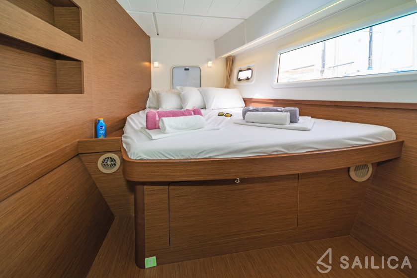 Lagoon 42 - Yacht Charter Sailica