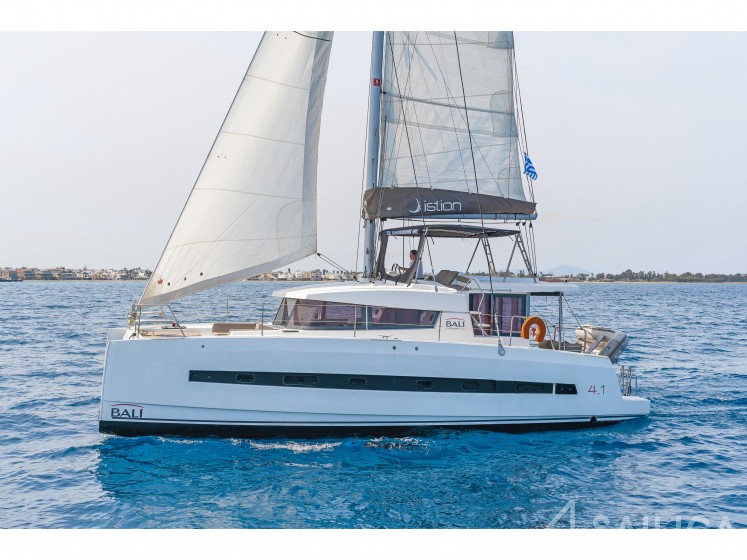 Bali 4.1 - Yacht Charter Sailica