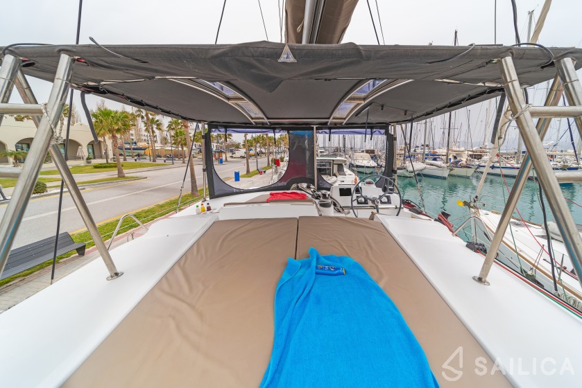 Bali 4.1 - Yacht Charter Sailica