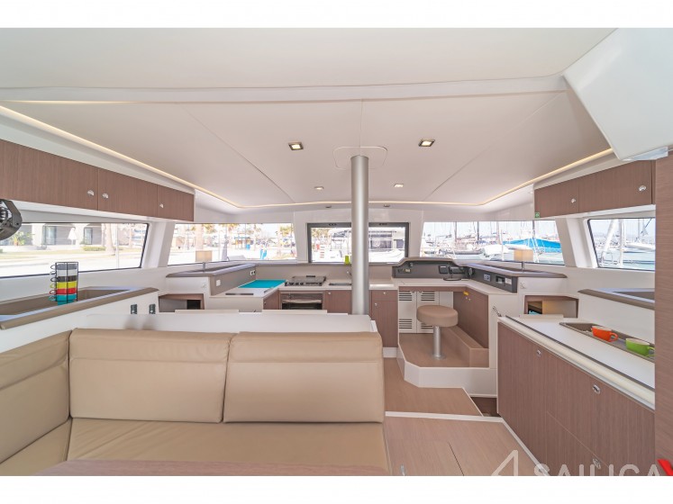 Bali 4.1 - Yacht Charter Sailica