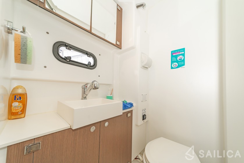 Bali 4.1 - Yacht Charter Sailica