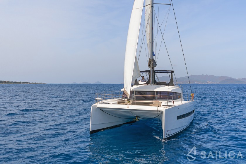 Bali 4.1 - Yacht Charter Sailica