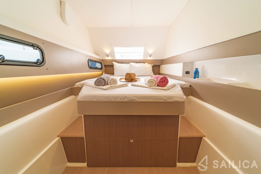 Bali 4.1 - Yacht Charter Sailica
