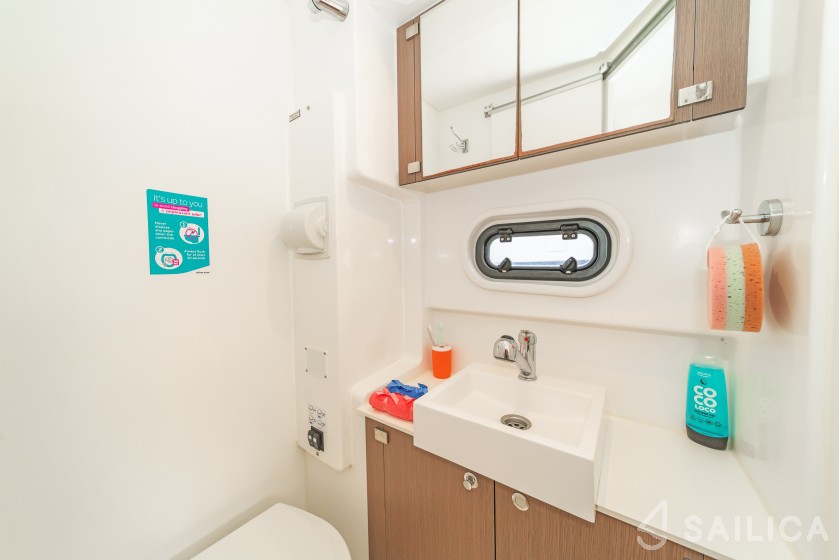 Bali 4.1 - Yacht Charter Sailica