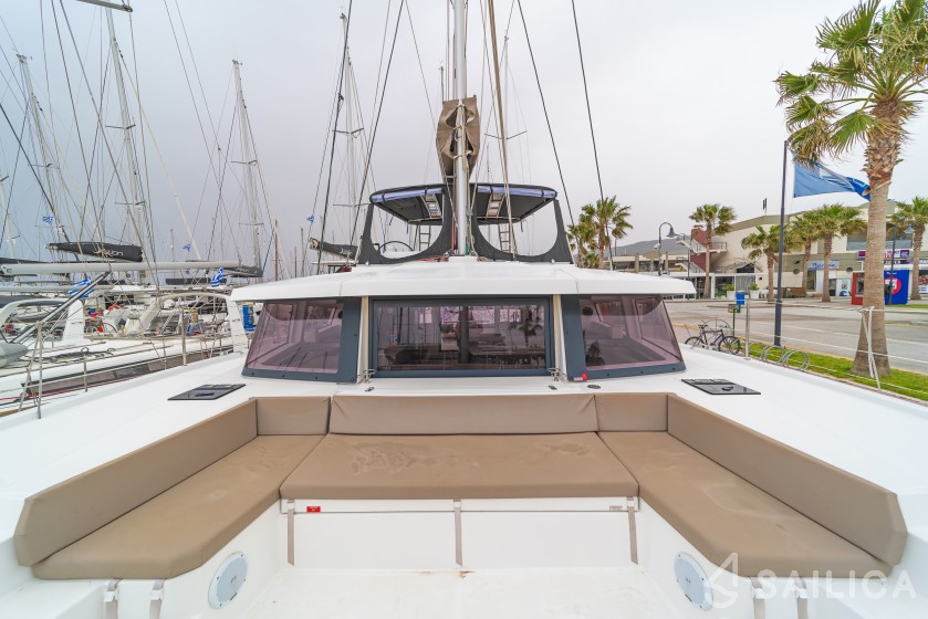 Bali 4.1 - Yacht Charter Sailica