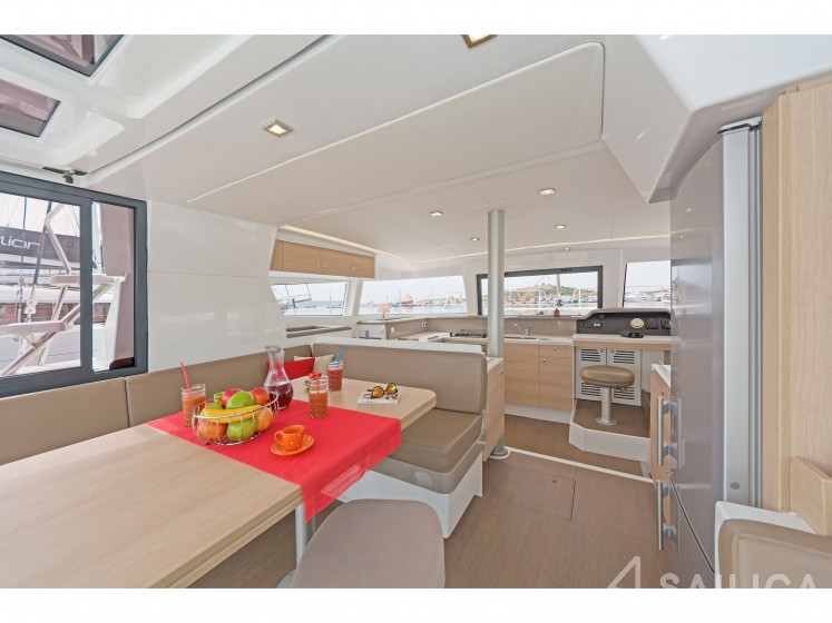 Bali 4.1 - Yacht Charter Sailica
