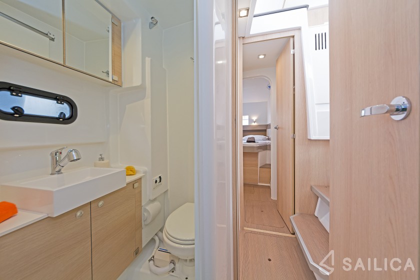 Bali 4.1 - Yacht Charter Sailica