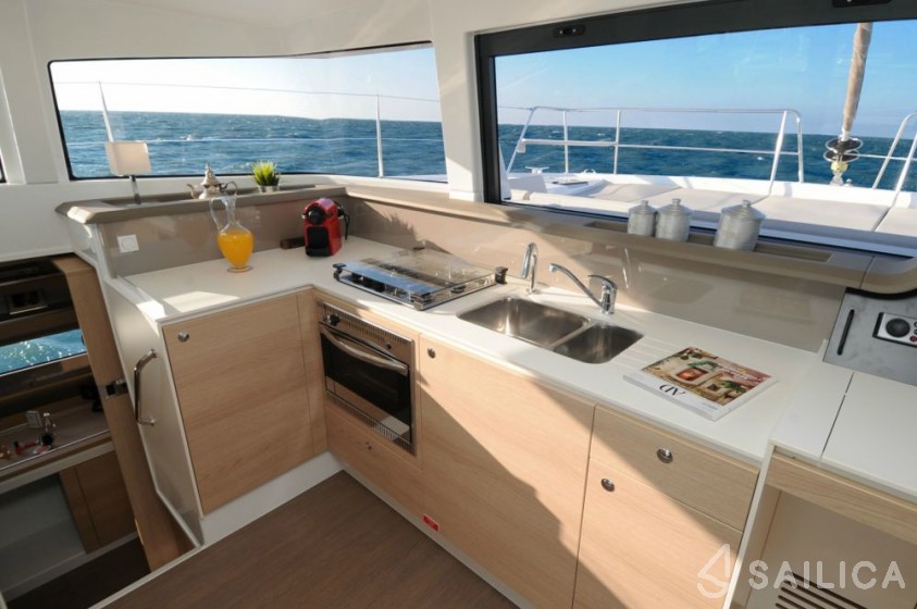 Bali 4.1 - Yacht Charter Sailica