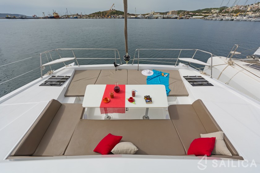 Bali 4.1 - Yacht Charter Sailica