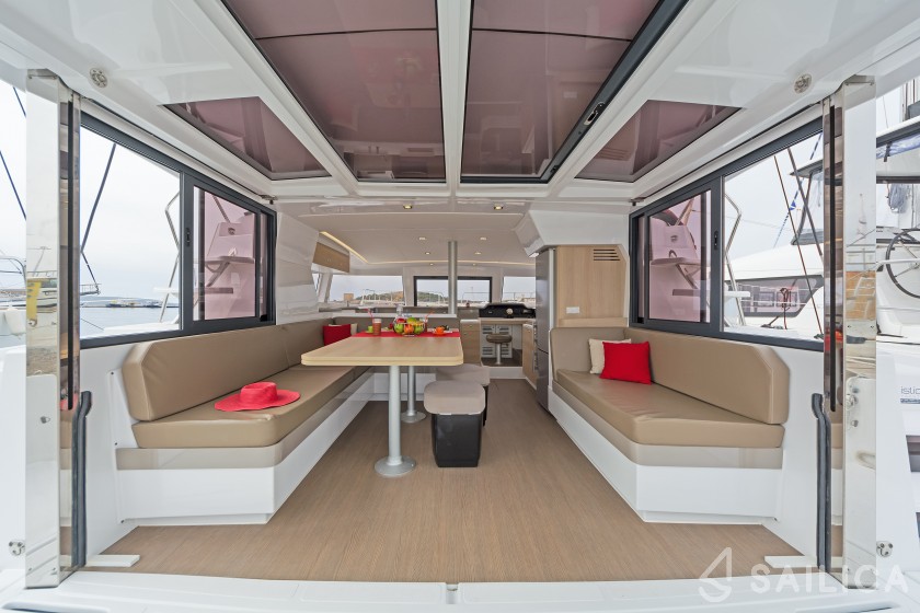 Bali 4.1 - Yacht Charter Sailica
