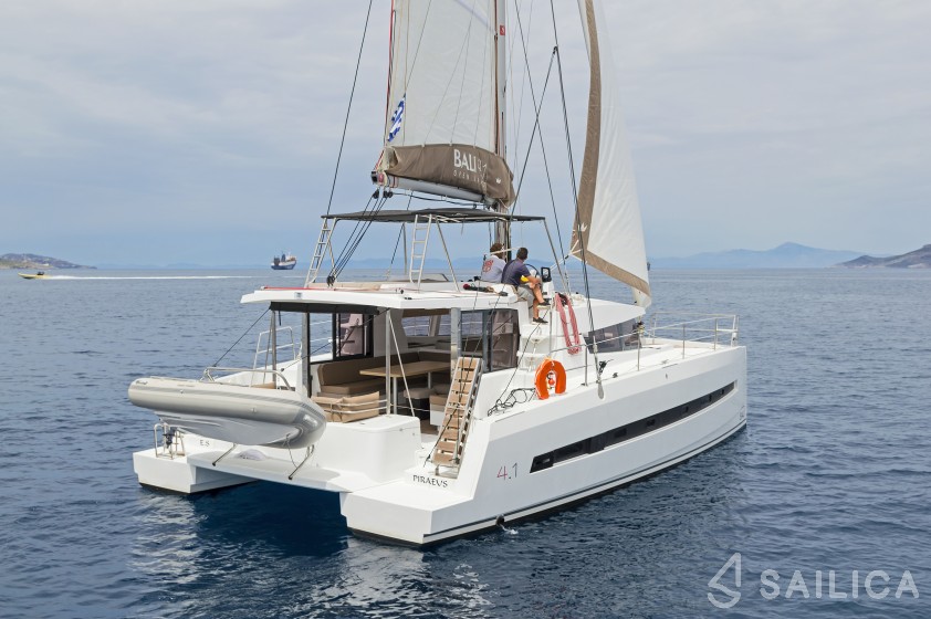 Bali 4.1 - Yacht Charter Sailica