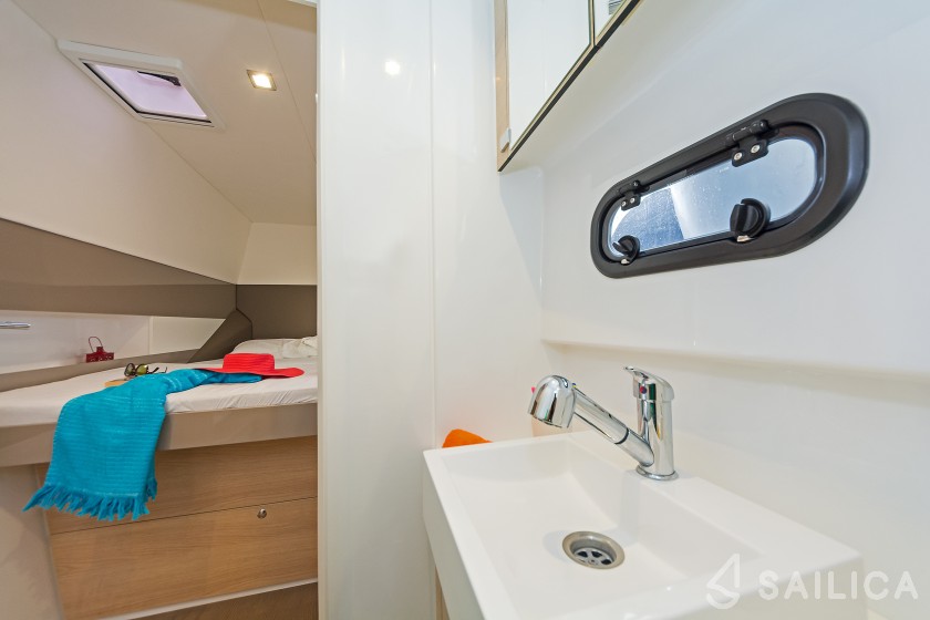 Bali 4.1 - Yacht Charter Sailica