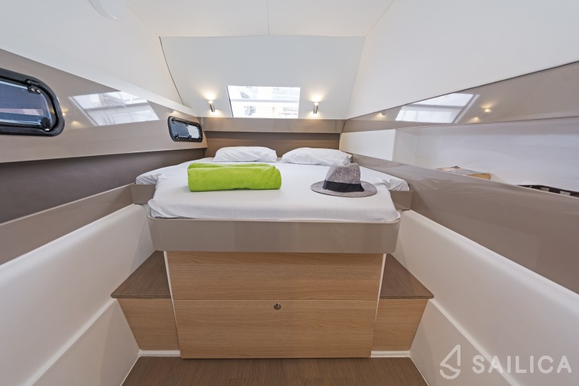 Bali 4.1 - Yacht Charter Sailica