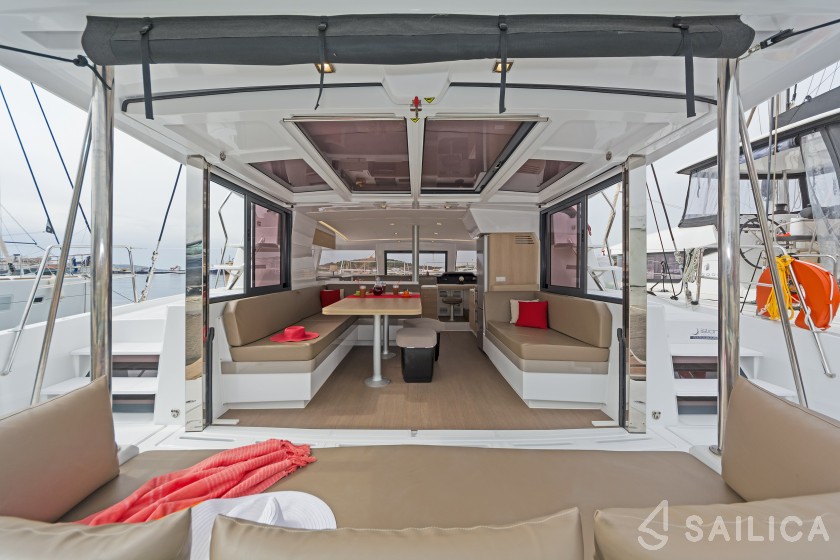 Bali 4.1 - Yacht Charter Sailica