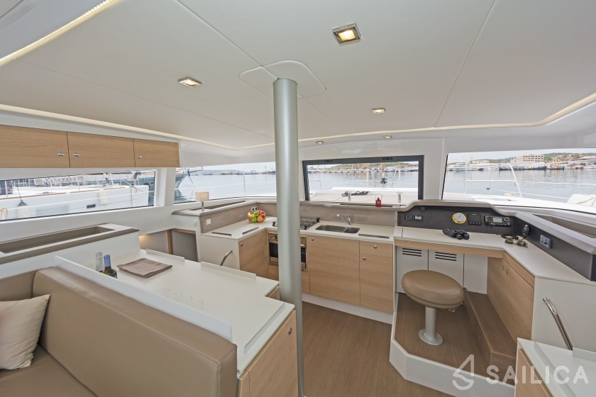 Bali 4.1 - Yacht Charter Sailica